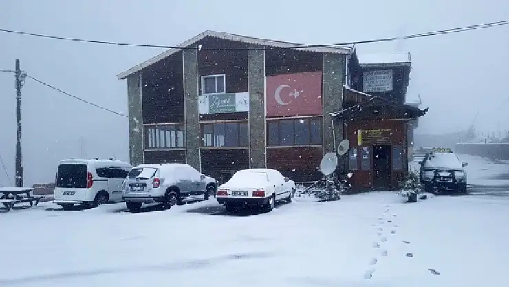 Mayıs ayında güne karla uyandılar