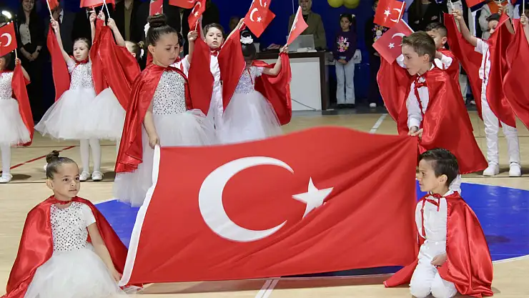 23 Nisan Hamur'da resmi törenle kutlandı