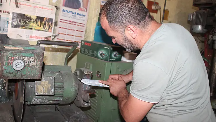 Ağrı'da bıçak bileme noktalarında bayram yoğunluğu