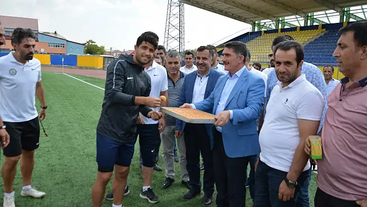 Milletvekili Çelebi'den Ağrıspor'a moral ziyareti