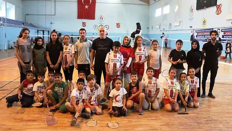 Ağrı'da Zafer Bayramı Badminton Turnuvası Düzenlendi