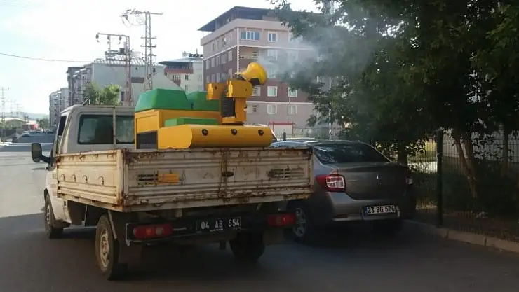 Ağrı Belediyesi Cadde ve sokakları ilaçlıyor