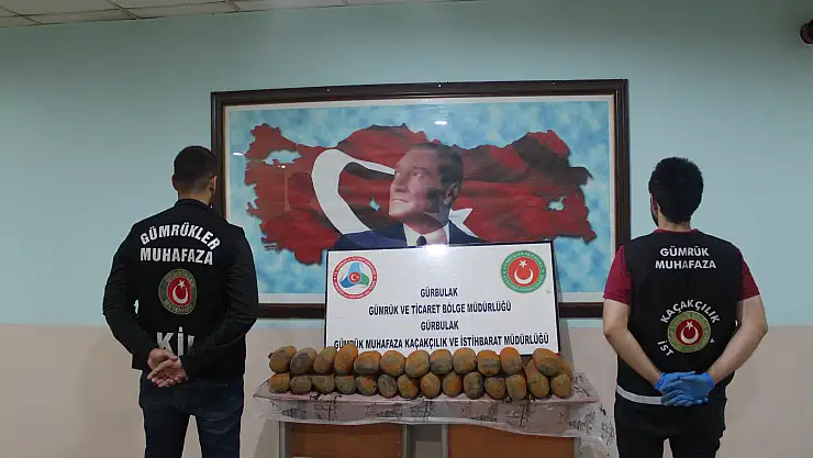 Gürbulak'ta koltuk altına gizlenen uyuşturucuyu detektör köpekler buldu
