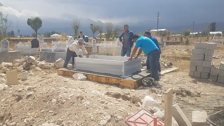 Kimsesiz Afganlının mezarını Ağrılılar yaptırdı