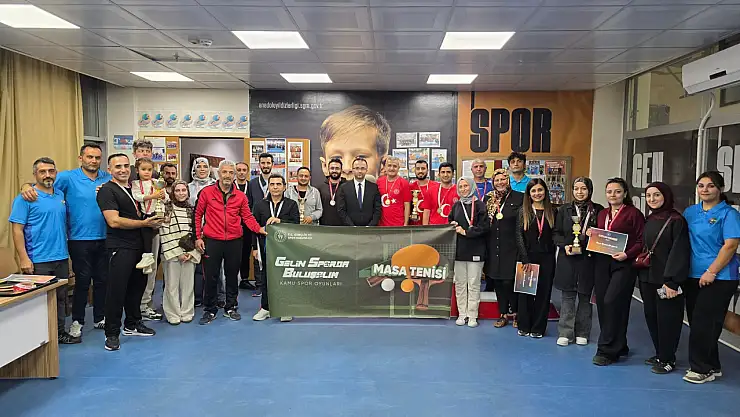 3. Kamu Spor Oyunları Masa Tenisi Turnuvası Ödül Töreni Kazım Karabekir Spor Salonu'nda Gerçekleşti
