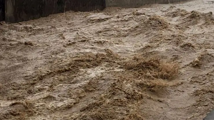 Selde mahsur kalanlar son anda kurtarıldı