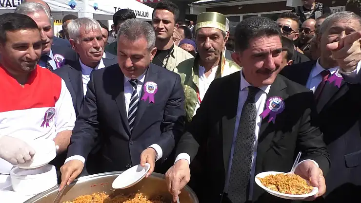 Ağrı'da 'Ahilik Haftası'nda vatandaşlara ikram yapıldı