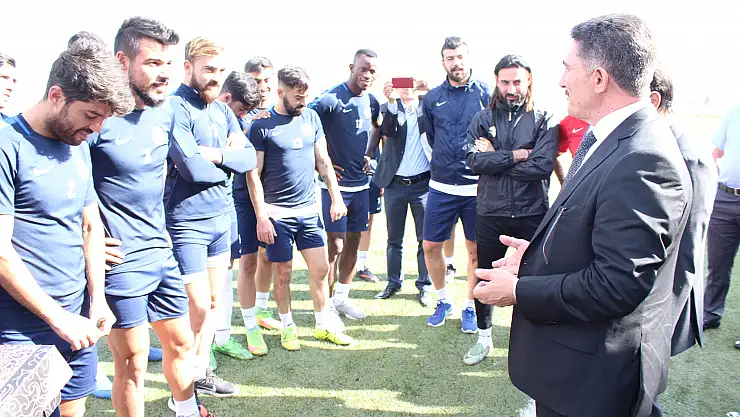 Milletvekili Çelebi'den Ağrı 1970 Spor'a moral ziyareti