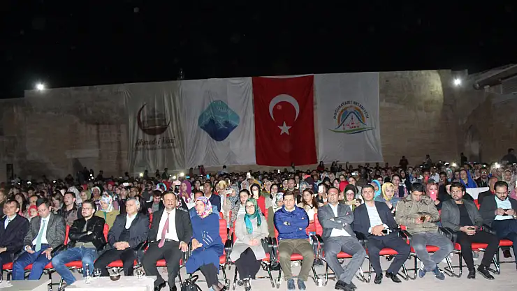 İshak Paşa Sarayı'nda Grup Abdal rüzgarı