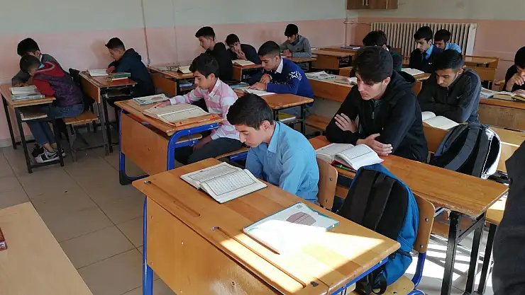 Barış Pınarları Harekatı'ndaki askerler için dua okudular