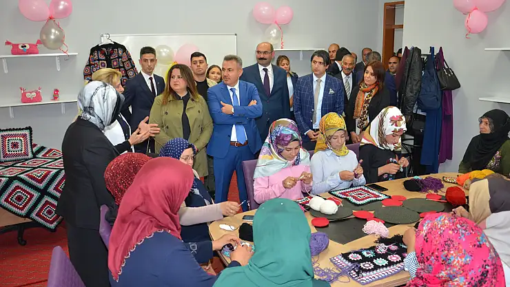 Vali Elban Aile Destek ve Eğitim Merkezi'nin açılışını yaptı