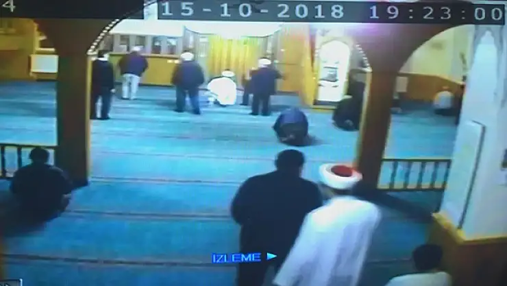 Namaz kılarken öldü
