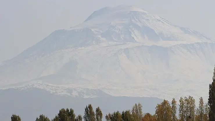 Ağrı Dağı beyaz gelinliğini giydi