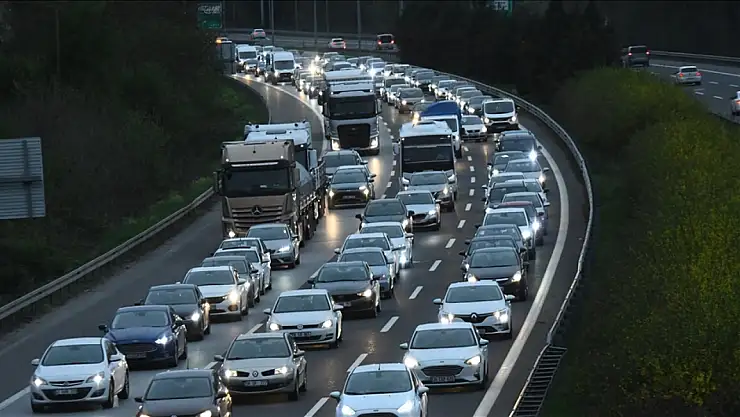 4 günde 8,4 milyon araç otoyollardan geçti