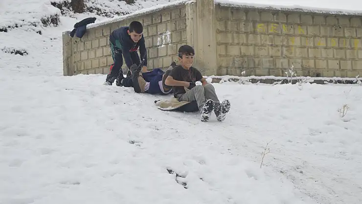 Ağrılı çocuklar özledikleri karın tadını çıkardı