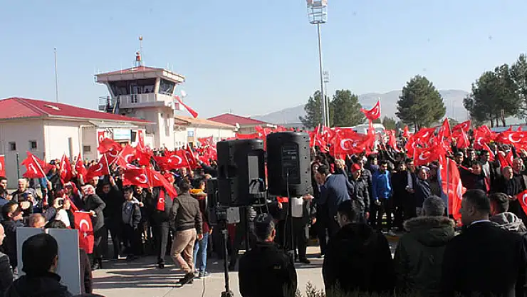 Siirtliler komandoları Afrin'e uğurladı