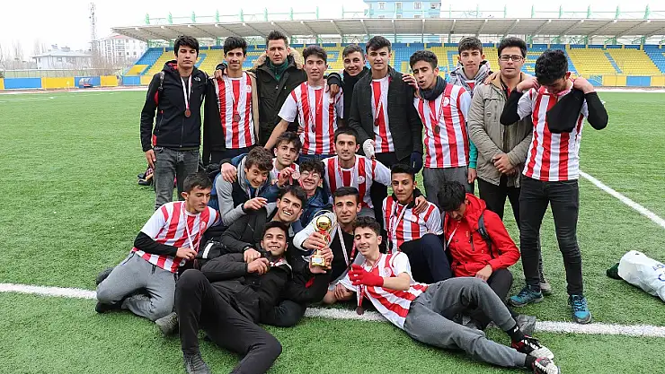 Ağrı'da Genç Erkekler Futbol Turnuvası sona erdi