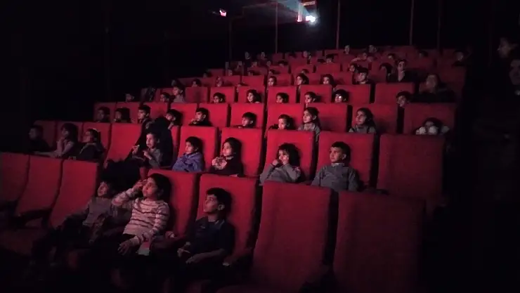 Hayatlarında ilk defa sinemaya gittiler