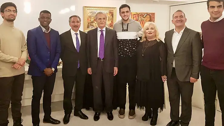 Sergide satılanlar gençlere burs olarak verilecek