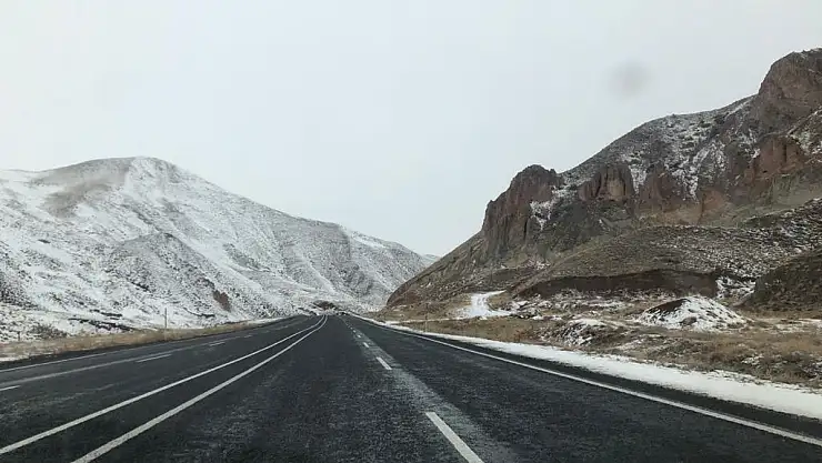 Ağrı- Erzurum Kara Yolunda Siyah Beyaz Yolculuk