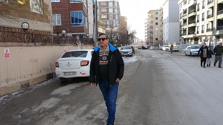 46 yıl sonra babaannesinin vasiyetini yerine getirerek Van'ın belgeselini çekti