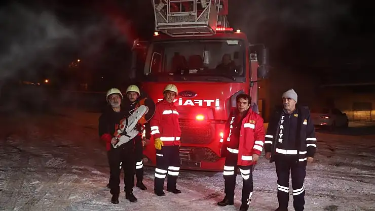 Ağrı'dan 15 Kişilik Kurtarma Ekibi Elazığ'da