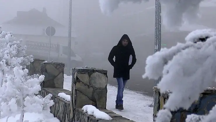 Ağrı geceyi eksi 27 derecede geçirdi