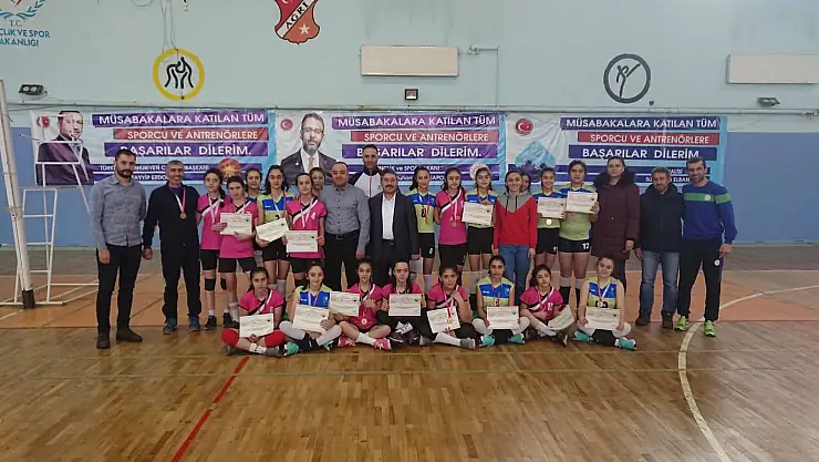 Ağrı'da Yıldızlar Voleybol Grup Müsabakaları Sona Erdi