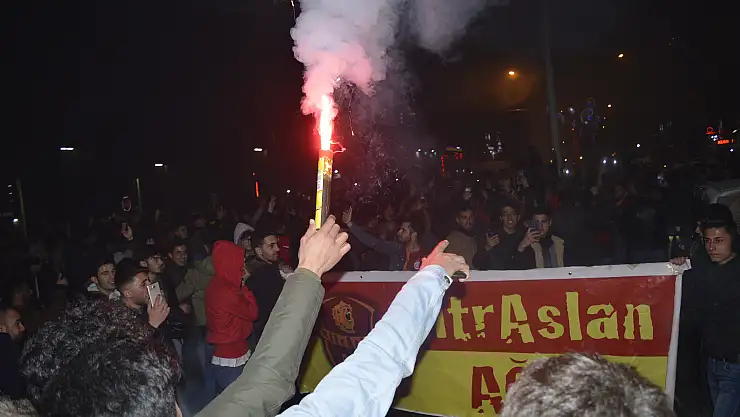 Ağrı'da Galatasaraylılar Kadıköy galibiyetini kutladı