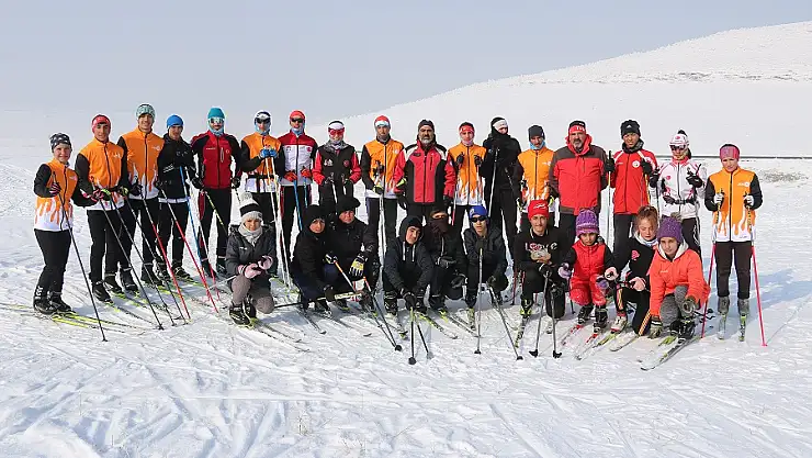 Ağrılı kayakçılar Erzurum'dan 10 madalya ile döndü