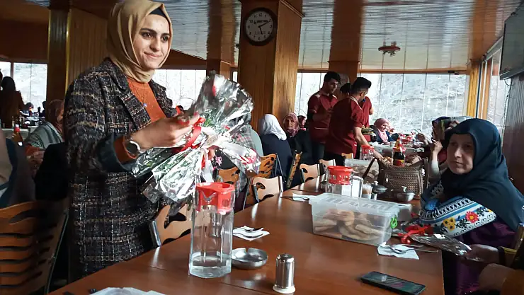 Ağrı Belediyesi 8 Mart Kadınlar Günü Etkinliği Düzenledi