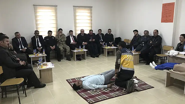 Eleşkirt'te kurum müdürlerine koronavirüs eğitimi verildi