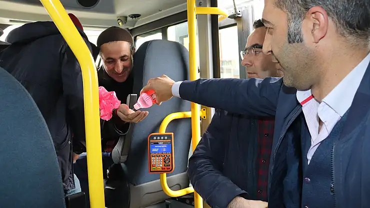 Ağrı'da halk otobüslerinde korona virüsü önlemleri