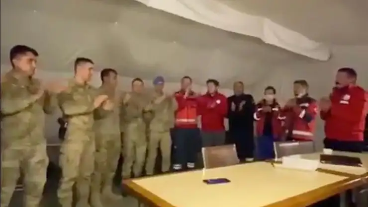 Sahra Hastanesi çalışanlarından 'Evde Kal' çağrısı