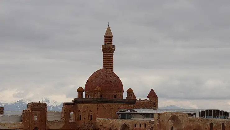 İshak Paşa Sarayı korona virüs tedbirleri kapsamında ziyaretçilere kapatıldı