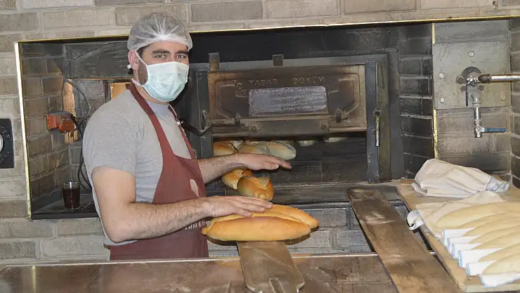 Koronavirüs nedeniyle ihtiyaç sahiplerine ücretsiz ekmek dağıtıyorlar