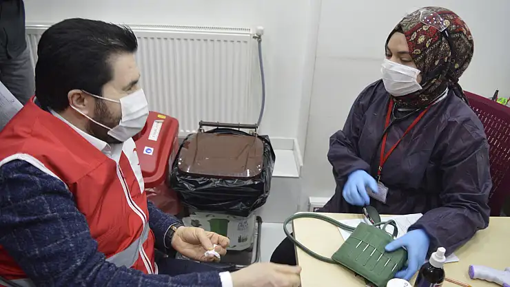 Ağrı Belediyesi'nden Kızılay'a kan desteği