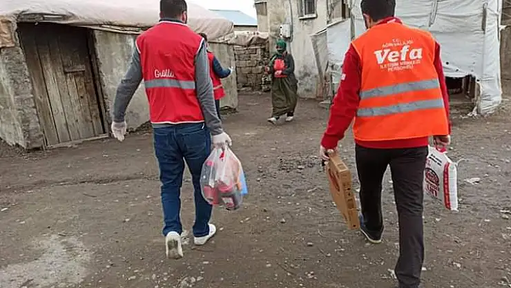 Günde 6 bin aileye yemek servis ediyorlar