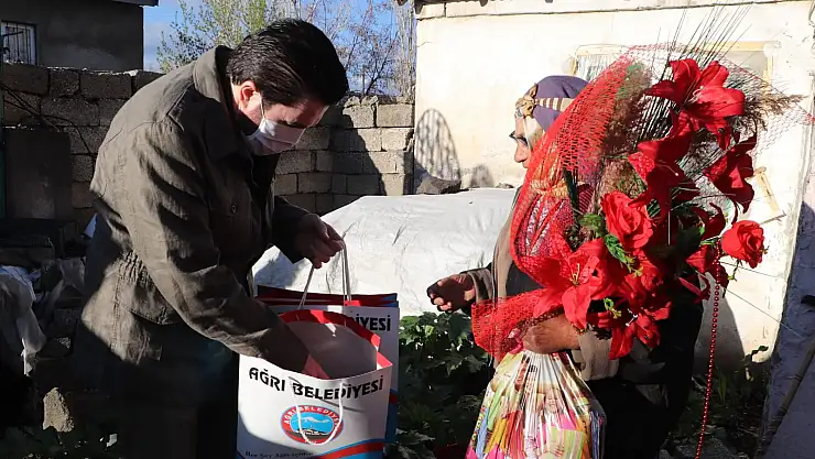 Başkan Sayan, Anneler Günü için gittiği evde gördüğü manzaradan dolayı defalarca özür diledi