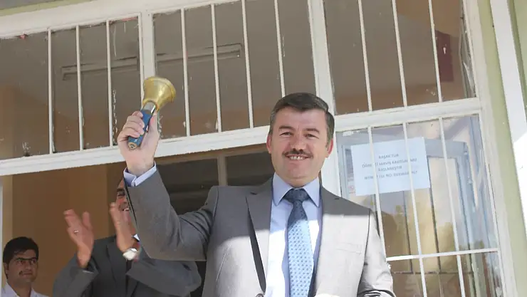 Yazar Başak'ın Neden Öğretmenlik? isimli makalesi öğretmenlere rehber olacak