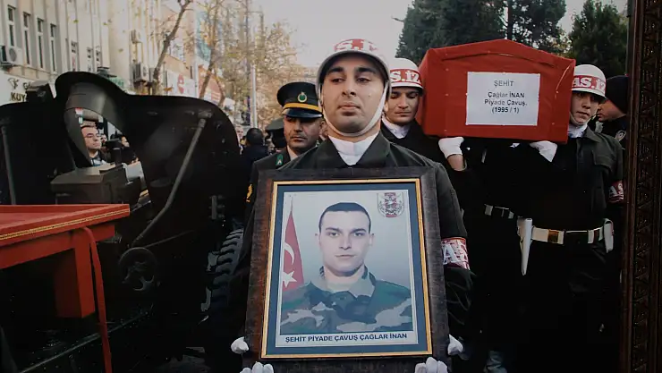 Ağrı'da Şehit Olan Askerin Acılı Annesi Oğluna Kavuştu