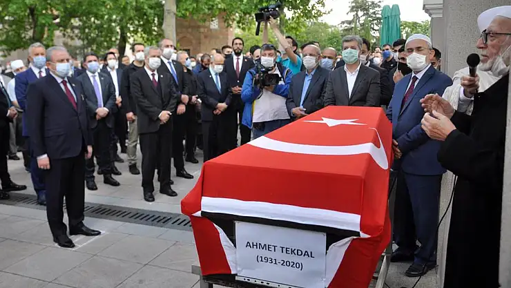 Ağrı'lı duayen siyasetçi Tekdal, son yolculuğuna uğurlandı