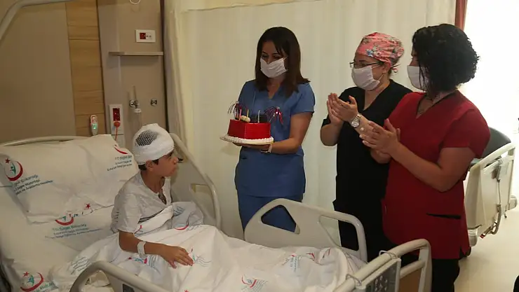 Ağrılı Efe'ye hastanede doğum günü sürprizi