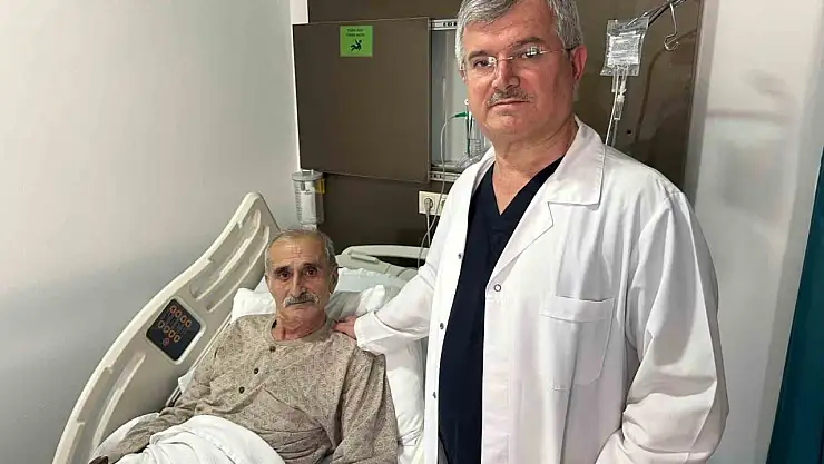 69 yaşındaki Gülmehmet Akdağ, iki damarındaki tıkanma sonrası kalp krizi geçirip hayata döndü