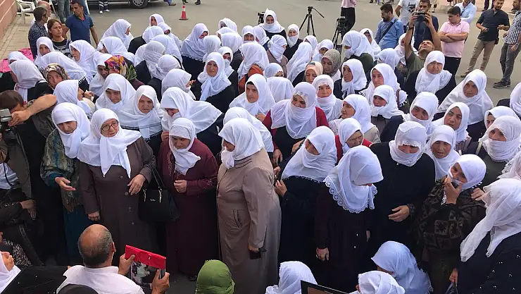 Ağrılı kadınlar Diyarbakır anneleri için Ayasofya'da buluşacak
