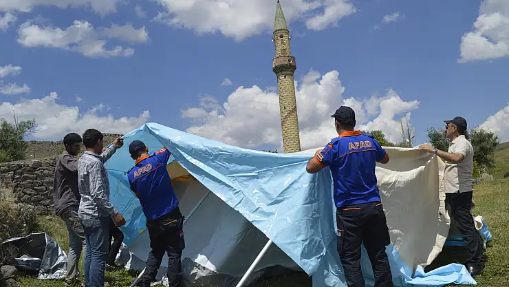 Ağrı AFAD sel felaketinin etkili olduğu köyde çadır kurdu