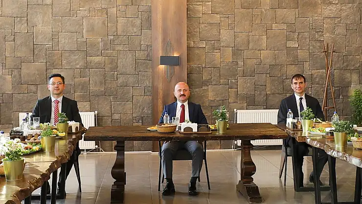 Vali Varol'dan, Vali Yardımcıları ve Kaymakamlara Veda Yemeği