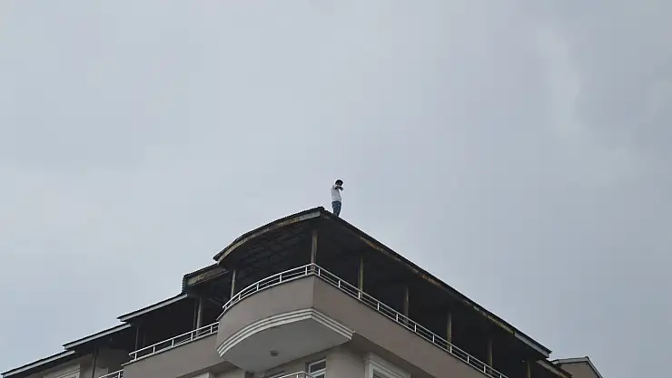 Ağrı'da intihar girişiminde bulunan şahıs polis tarafından ikna edildi