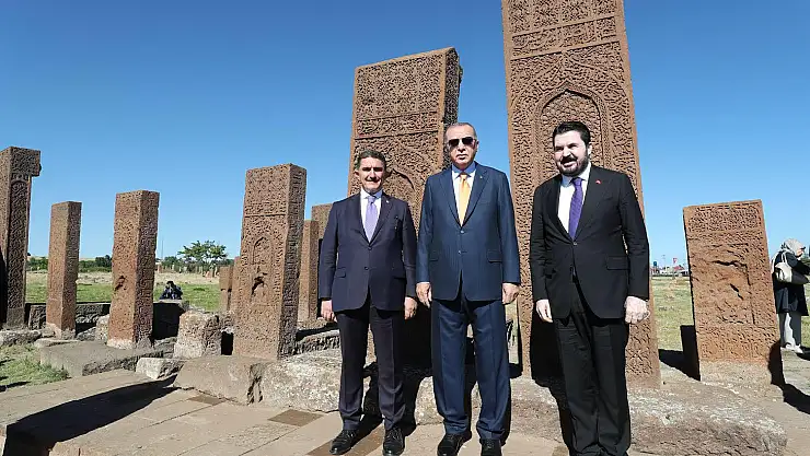 Çelebi ve Sayan Cumhurbaşkanı Erdoğan'ı karşıladı