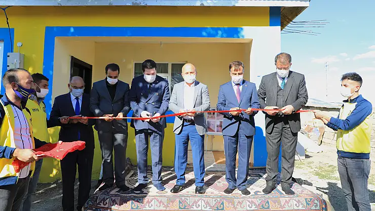 Vali Varol ve Başkan Sayan, Evi Yenilenen Ailenin Anahtar Teslim Törenine Katıldı